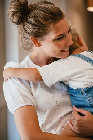 Werken Bij Compananny Kinderopvang Nanny Peuter Knuffelen