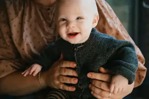 Werken Bij Compananny Kinderopvang Blije Baby Op Schoot Nanny