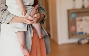 Werken Bij Compananny Kinderopvang Nanny Kind Optillen