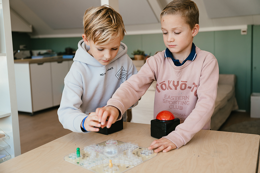 Jongens spelen op BSO kinderopvang CompaNanny