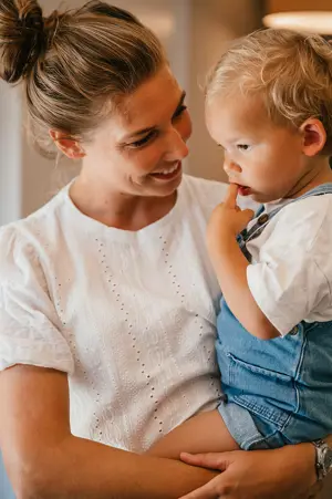 Werken Bij Compananny Kinderopvang Nanny Peuter Optillen