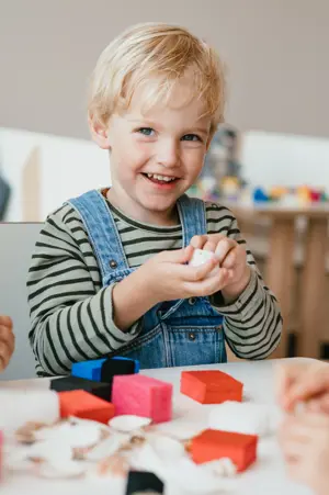 werken-bij-compananny-kind-lacht-kinderopvang-blog-senior-pedagogisch-medewerker