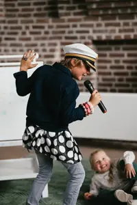 Werken Bij Compananny Kinderopvang Jongen Zingen