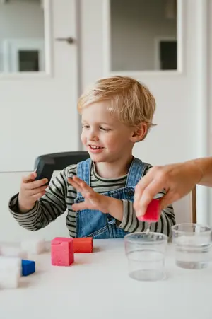 Werken Bij Compananny Kinderopvang Kind Spelen Aan Tafel