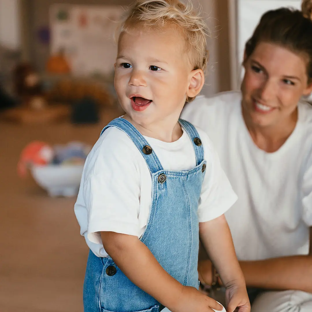 Werken bij CompaNanny Pedagogisch Medewerker en kind lachen