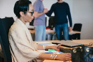 Werken Bij Compananny Achter De Computer Hoofdkantoor