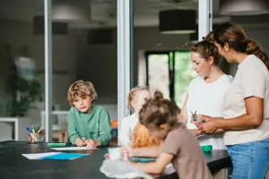 Werken Bij Compananny Knutselen Aan Tafel