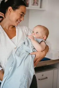 Werken Bij Compananny Functies Vestigingen Nanny Baby Vasthouden
