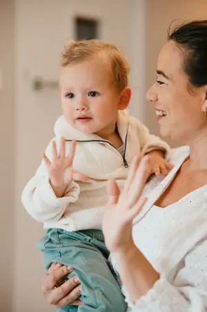 Werken Bij Compananny Kinderopvang Nanny Kind Zwaaien